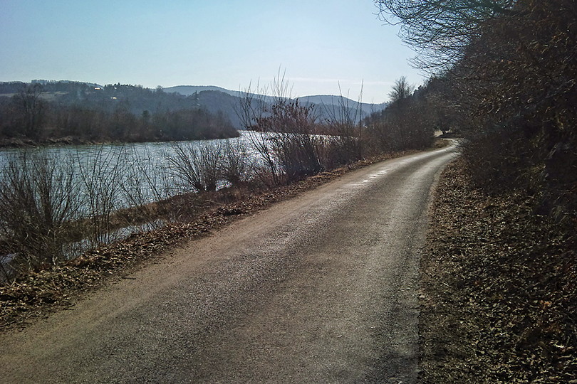 droga wzdłuż Dunajca - poniżej zapory Rożnowskiej